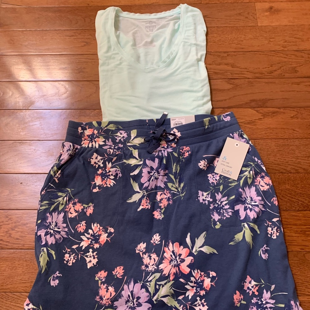 NWT. Blue and Pink A-Line Midi Skort with Tie Front
18 in length